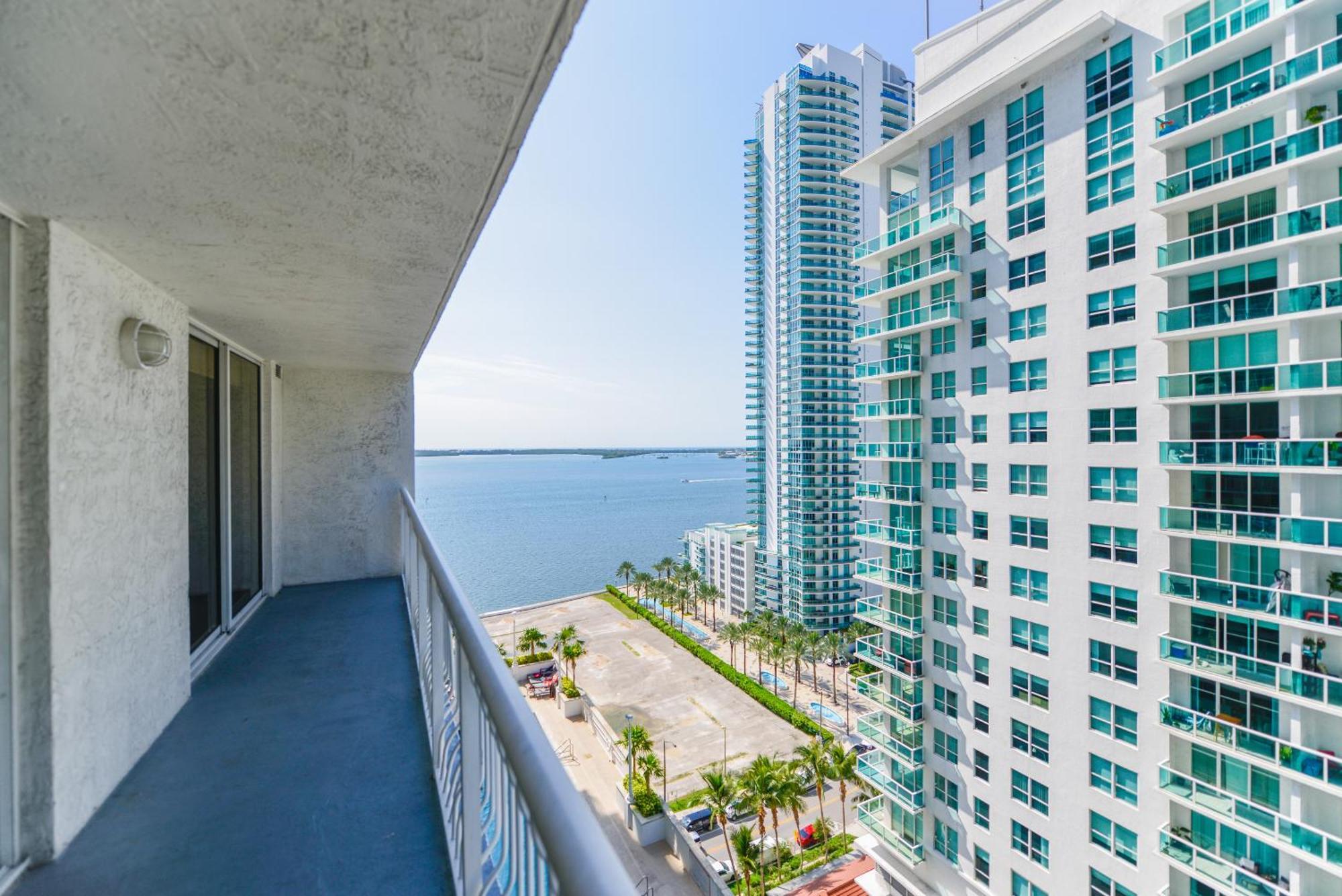 Amazing 3 Bedroom Condo At Brickell With Pool Miami Bagian luar foto