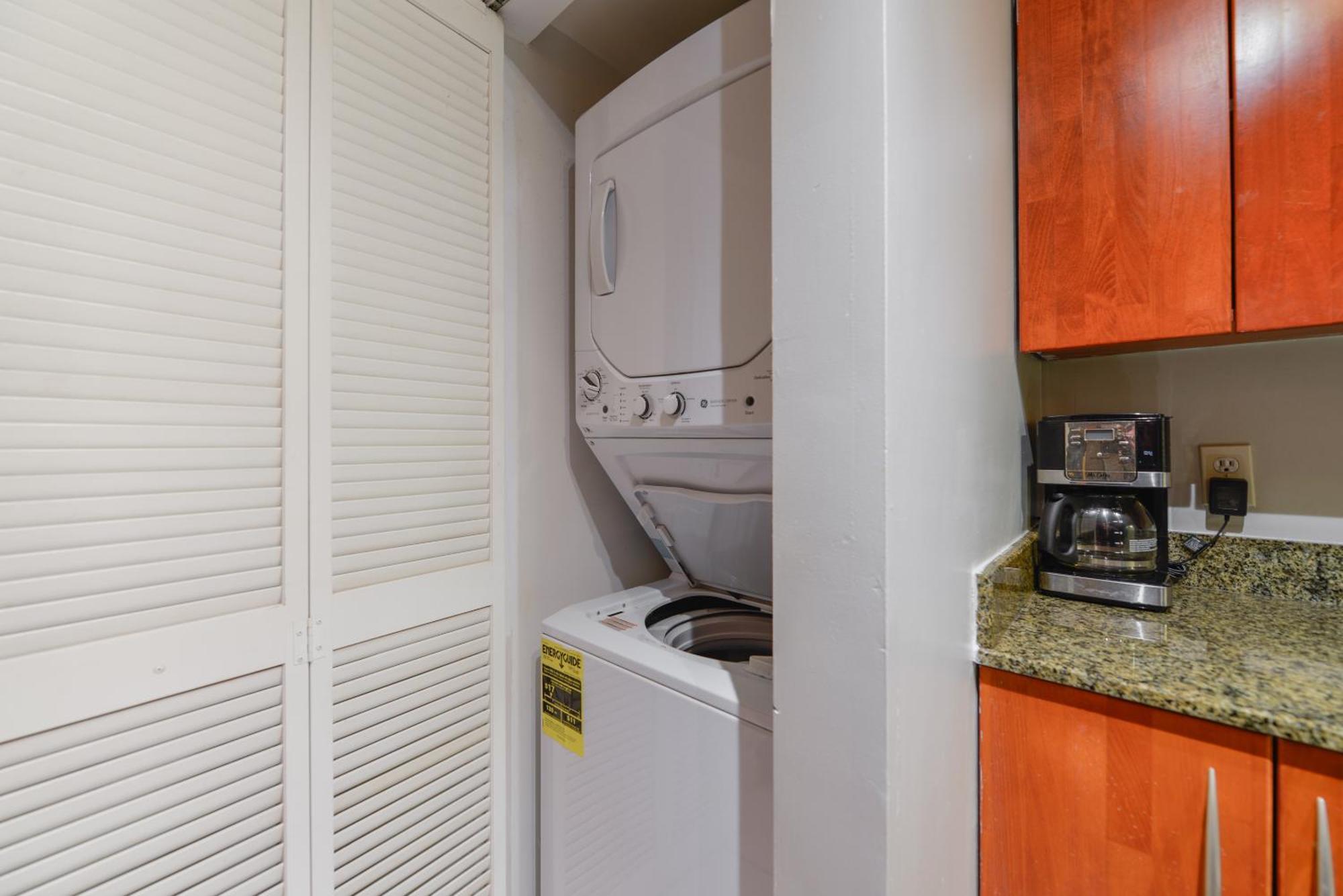 Amazing 3 Bedroom Condo At Brickell With Pool Miami Bagian luar foto