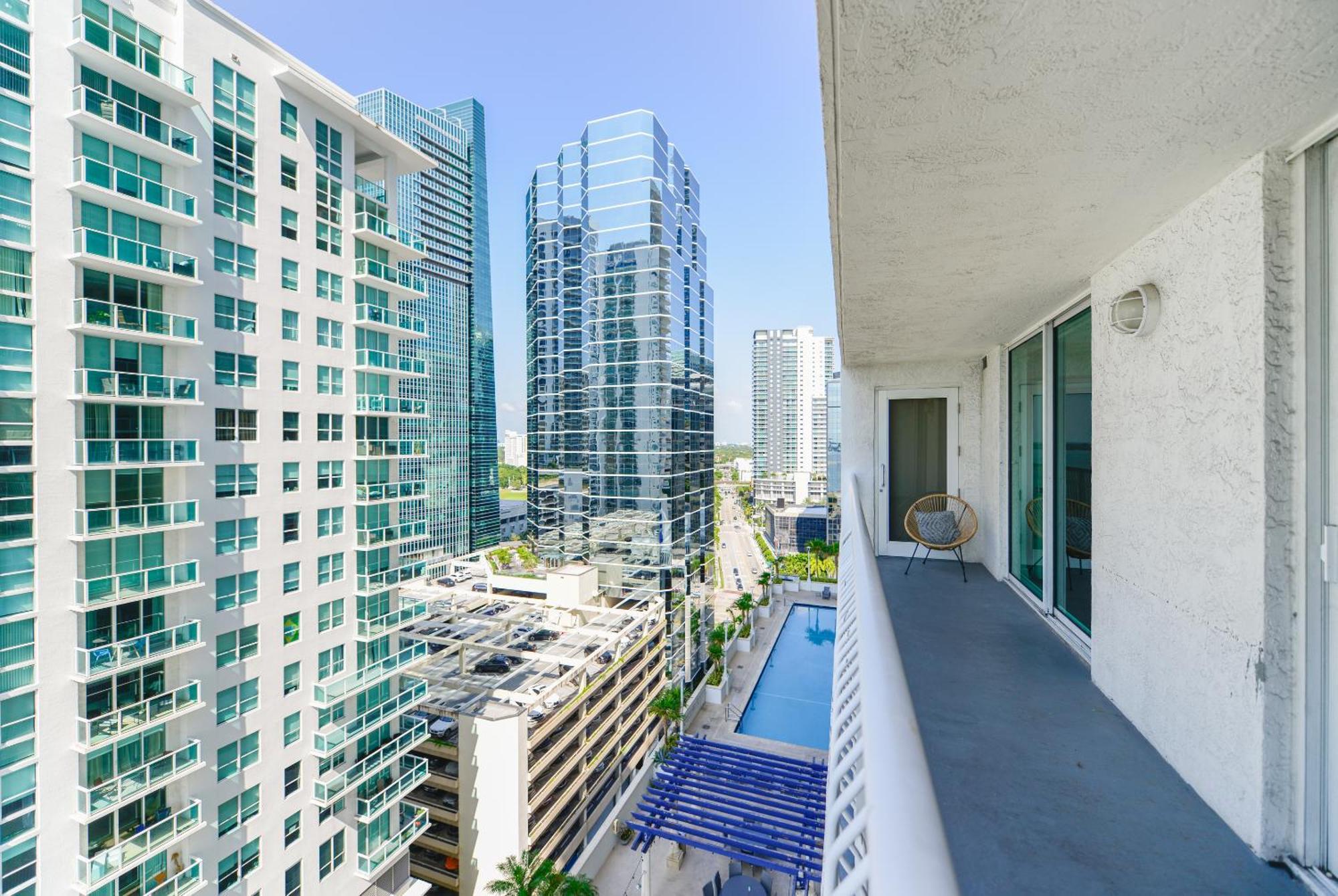 Amazing 3 Bedroom Condo At Brickell With Pool Miami Bagian luar foto
