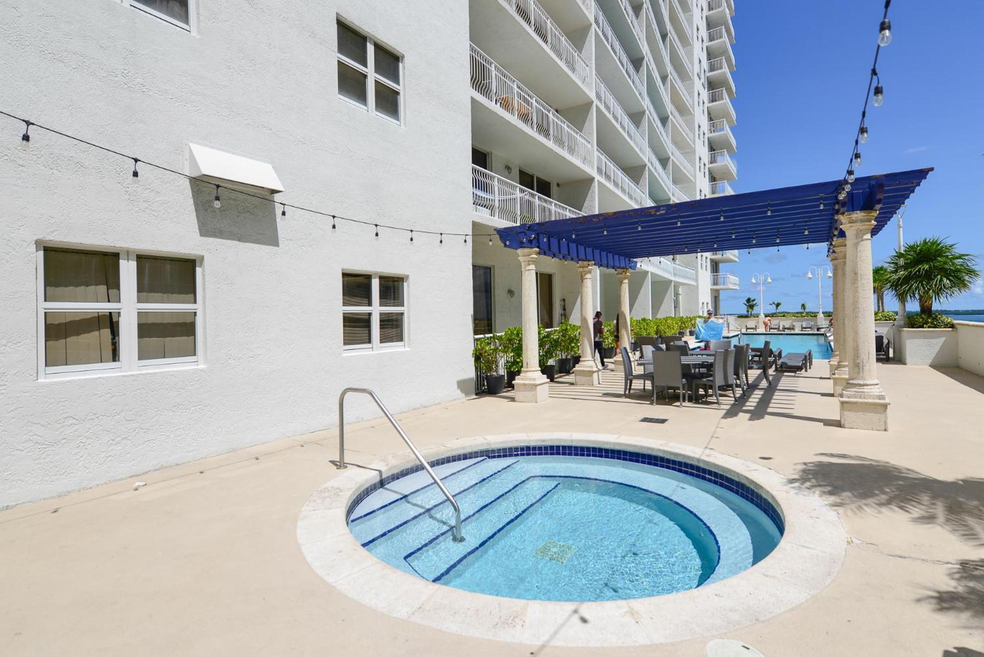 Amazing 3 Bedroom Condo At Brickell With Pool Miami Bagian luar foto